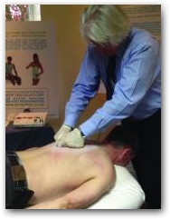 Willie Fourie treats Alex Munnoch with DEEP OSCILLATION&reg;  &raquo; Click to zoom ->
